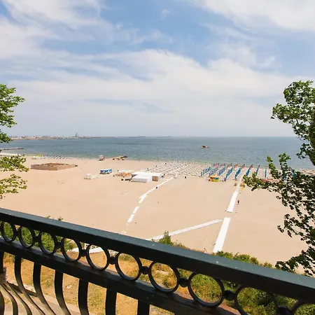 Blumarine Pensión 3*